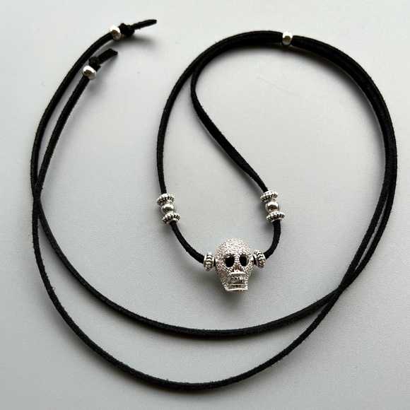 Shinny cz diamonds skull charm choker necklace on adjustable black suede cord - Picture 10 of 16